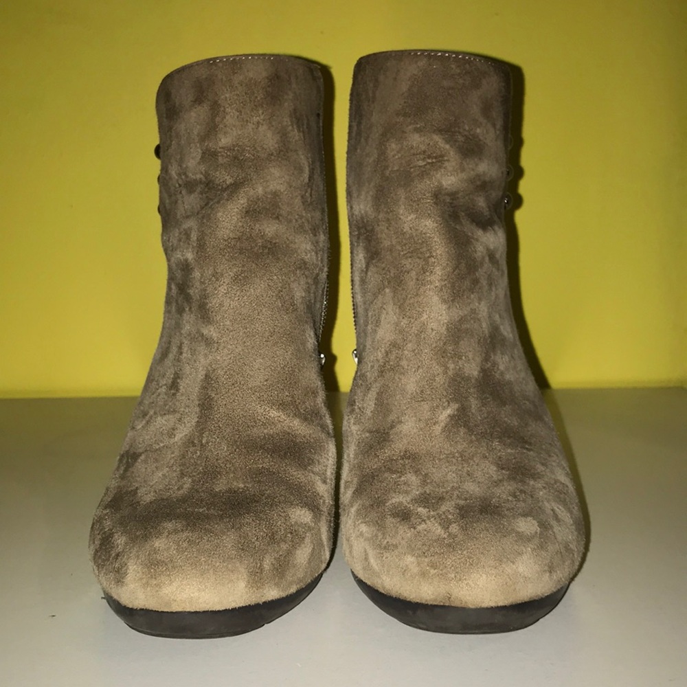 Brown leather upper textile lining